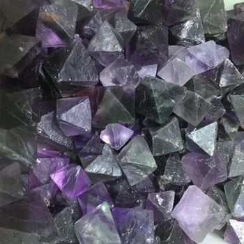 200g Natūralus akmuo deep purple fluorito octahedron apdaila